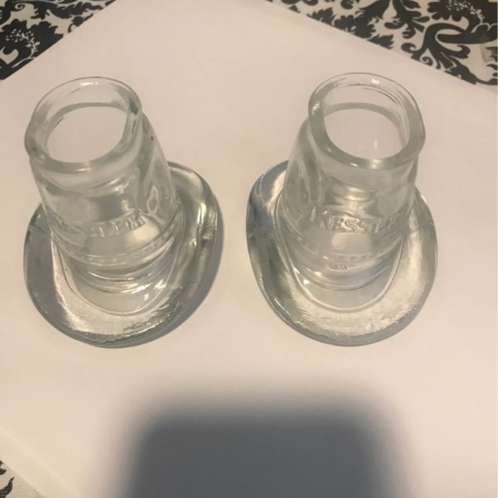 2 vintage shot glasses they are cowboy hats that say Kessler
